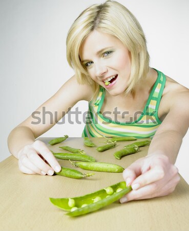 Stockfoto: Vrouw · vrouwen · groenten · eten · vrouwelijke · glimlachend