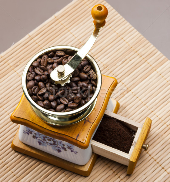 Café moinho grãos de café terreno objeto Foto stock © phbcz