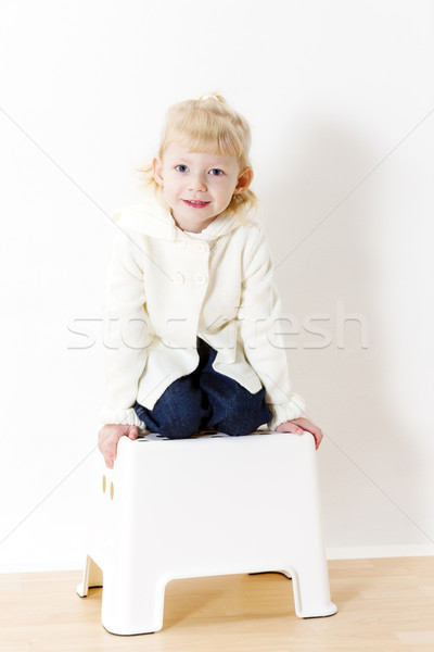 Térdel kislány visel fehér pulóver lány Stock fotó © phbcz