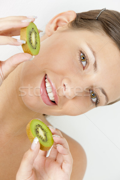 Portré fiatal nő kiwi nő gyümölcs gyümölcsök Stock fotó © phbcz
