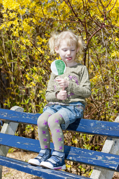 [[stock_photo]]: Petite · fille · lollipop · séance · banc · printemps · fille