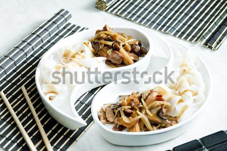 家禽 肉類 玉米 蘑菇 麵食 盤 商業照片 © phbcz