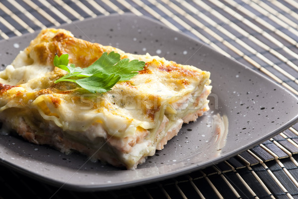 Spanac lasagna somon alimente peşte fel de mâncare Imagine de stoc © phbcz