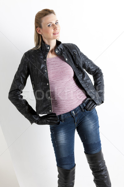 Stockfoto: Portret · permanente · vrouw · jeans · zwarte