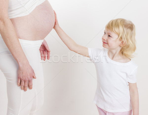 Fetita gravidă mamă dragoste femei copil Imagine de stoc © phbcz