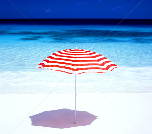 Parasol plaży wody morza parasol raj Zdjęcia stock © phbcz