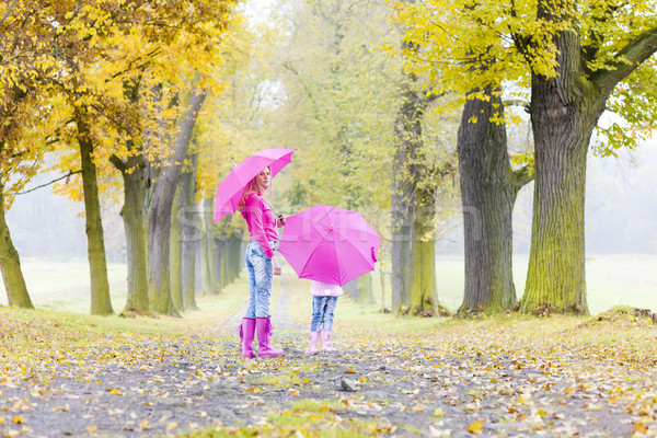 Stockfoto: Moeder · dochter · parasols · steegje · vrouw