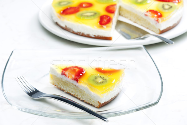 Fruitcake voedsel cake vruchten kiwi aardbeien Stockfoto © phbcz