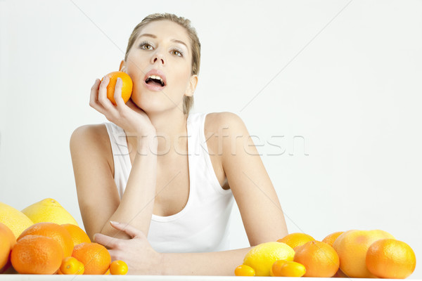 肖像 年輕女子 柑橘類水果 食品 婦女 年輕 商業照片 © phbcz