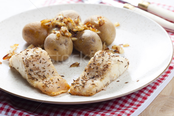 Kreuzkümmel Fisch Platte Gemüse Kartoffel Essen Stock foto © phbcz