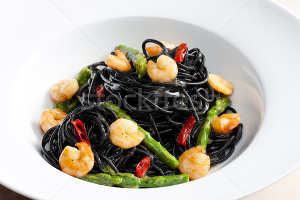 Szépia spagetti garnélák spárga chilli tányér Stock fotó © phbcz