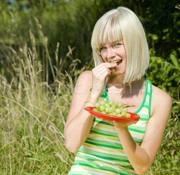 Foto stock: Retrato · mujer · de · uva · frutas · jóvenes · uvas