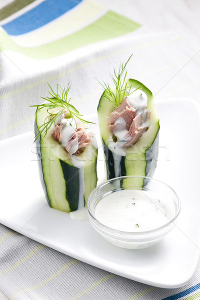Salade de thon concombre plaque légumes repas saine Photo stock © phbcz