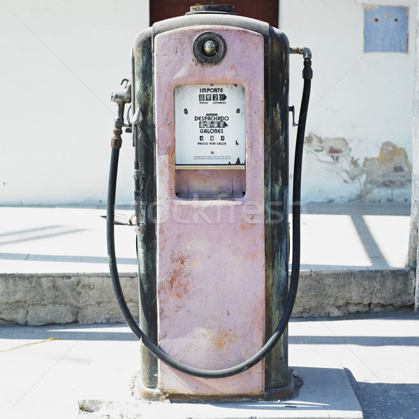 Eski benzin istasyonu Küba yakıt benzin istasyonu benzin Stok fotoğraf © phbcz