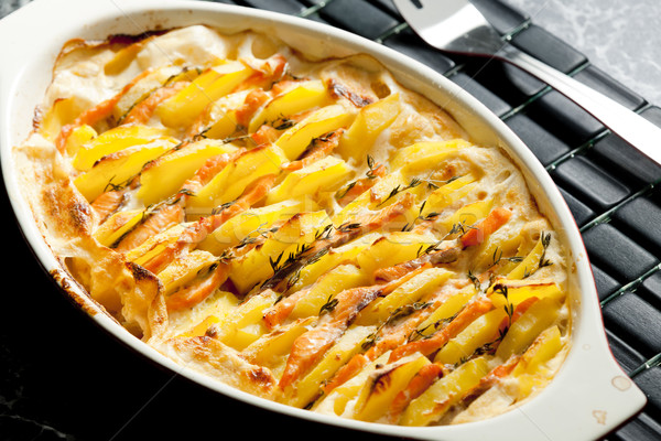 Kartoffeln Lachs gebacken Sahne Platte Gabel Stock foto © phbcz