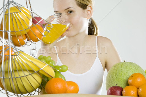 女子 早餐 蘋果 水果 健康 橙 商業照片 © phbcz