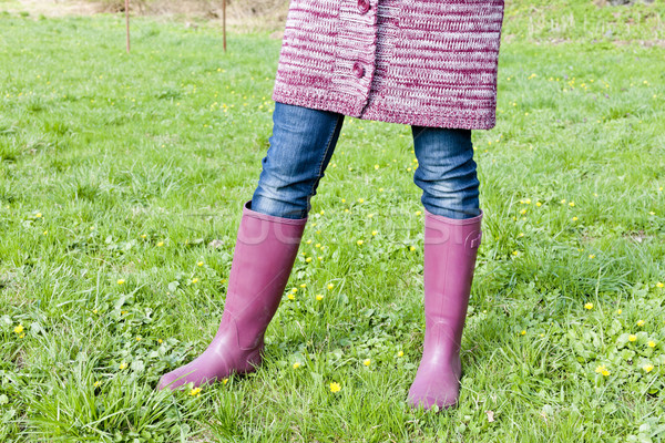 Detail Frau tragen Gummistiefel Frühling Wiese Stock foto © phbcz