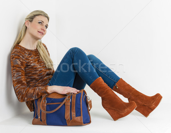 Sitzung Frau tragen Mode Plattform braun Stock foto © phbcz