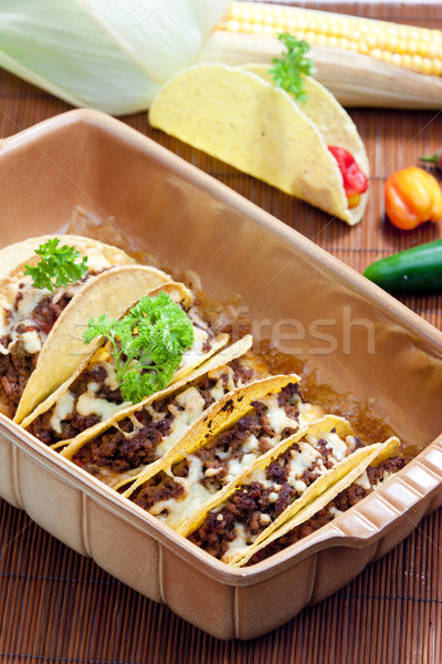Tacos carne brânză placă masă Imagine de stoc © phbcz
