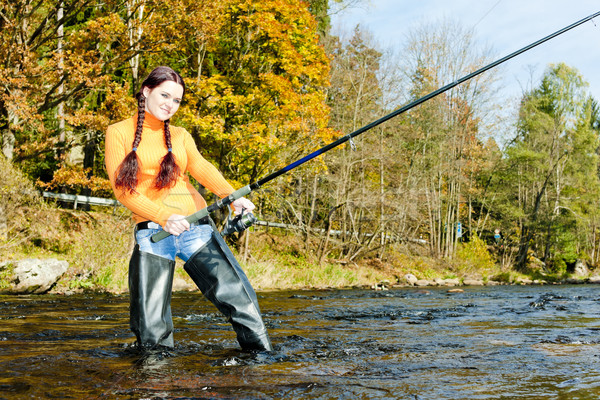 Mujer pesca río República Checa mujeres otono Foto stock © phbcz