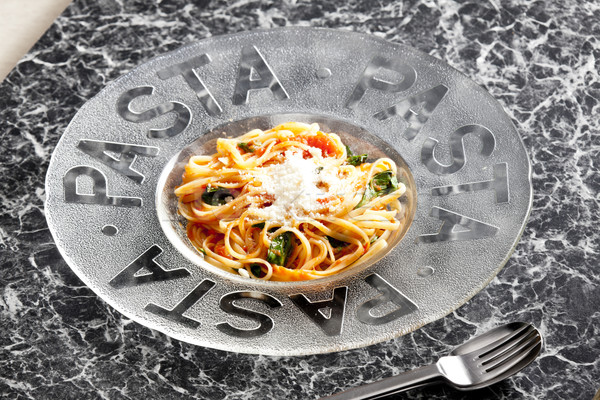 Spaghetti pomidory bazylia parmezan tablicy widelec Zdjęcia stock © phbcz
