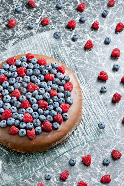 [[stock_photo]]: Gâteau · au · chocolat · framboises · bleuets · alimentaire · fruits · chocolat