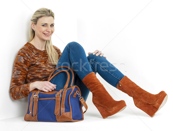 [[stock_photo]]: Séance · femme · mode · plate-forme · brun