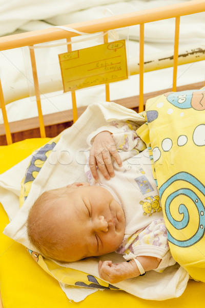 Portret pasgeboren moederlijk ziekenhuis meisje Stockfoto © phbcz