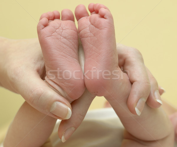 Kéz tart láb nő család gyerekek Stock fotó © phbcz