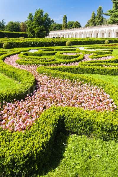 Jardin de fleurs palais République tchèque arbre bâtiment Voyage Photo stock © phbcz