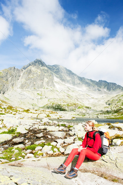 Nő hátizsákos turista öt magas sport utazás Stock fotó © phbcz