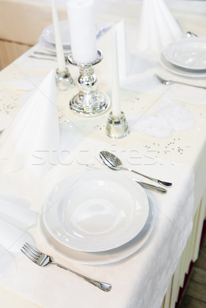 Stock foto: Tabelle · Einstellungen · Restaurant · Platte · Messer · Gabel