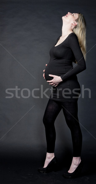 Mulher grávida preto roupa mulheres sapatos Foto stock © phbcz