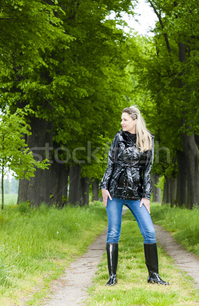 Frau tragen Gummistiefel Frühling Gasse Mode Stock foto © phbcz