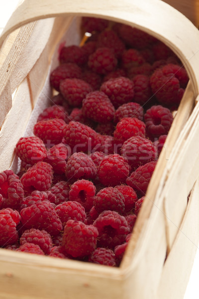 Frambozen mand gezondheid vruchten binnenshuis Stockfoto © phbcz