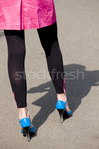 Scarpe estive ragazza donne blu gambe scarpa Foto d'archivio © phbcz