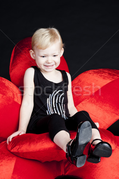 女の子 座って 赤 アームチェア 少女 子 ストックフォト © phbcz