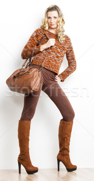 Stehen Frau tragen braun Kleidung Stiefel Stock foto © phbcz