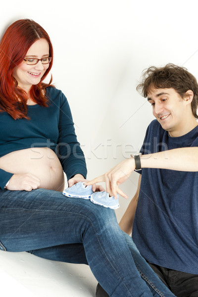Portret zwangere vrouw echtgenoot schoenen baby vrouw Stockfoto © phbcz