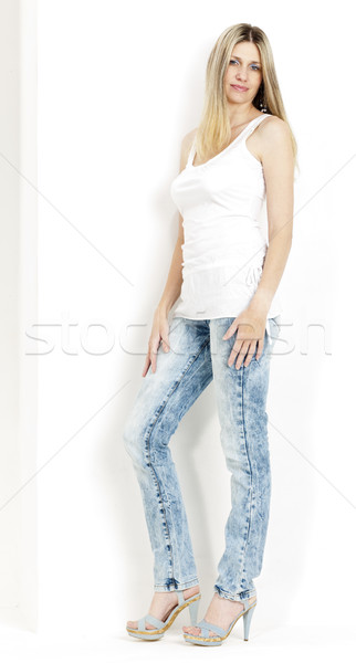 Piedi donna indossare jeans scarpe estive donne Foto d'archivio © phbcz