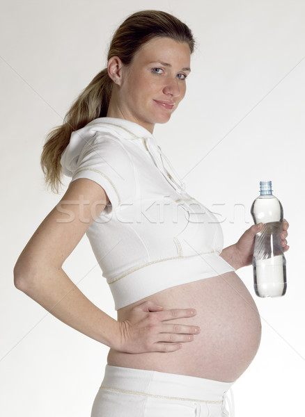 Vrouw fles water zwangere jonge alleen Stockfoto © phbcz