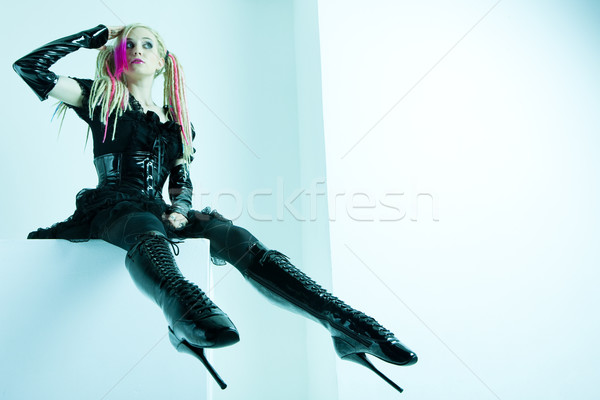 Jeune femme extravagant vêtements démarrage bottes [[stock_photo]] © phbcz