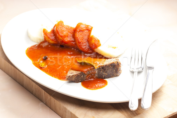 Foto stock: Carne · de · vacuno · carne · salsa · de · tomate · placa · cuchillo · comida