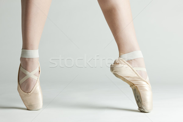 Detail ballet dansers voeten vrouwen dans Stockfoto © phbcz