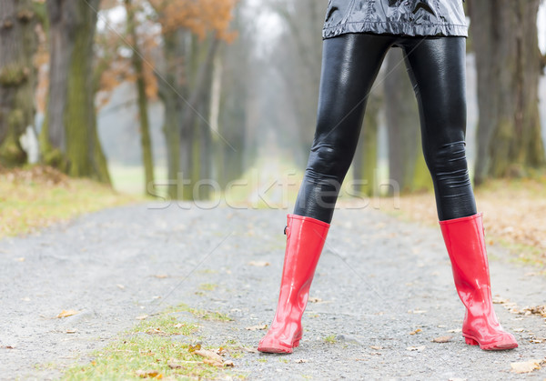 Foto stock: Detalle · mujer · rojo · botas · de · goma · mujeres