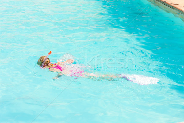 Kislány snorkeling úszómedence lány gyermek nyár Stock fotó © phbcz