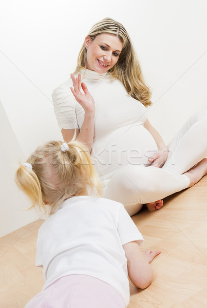 Fetita gravidă mamă fericit copil copil Imagine de stoc © phbcz