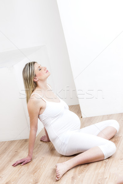 Relaks kobieta w ciąży kobieta kobiet moda ciąży Zdjęcia stock © phbcz