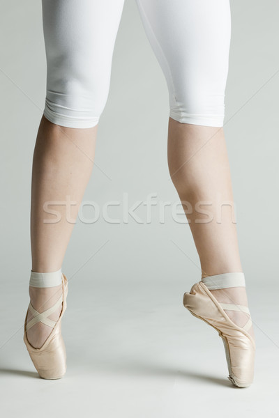 Detail ballet dansers voeten vrouwen dans Stockfoto © phbcz