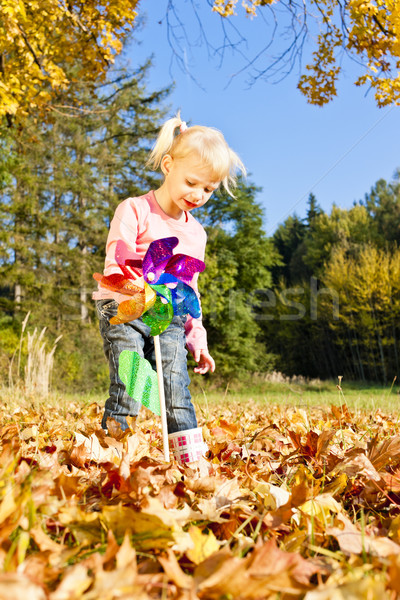 [[stock_photo]]: Petite · fille · fille · enfant · jeans · jouet